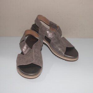 LN SOFFT SANDALS - SIZE 8   BROWNISH/METALIC